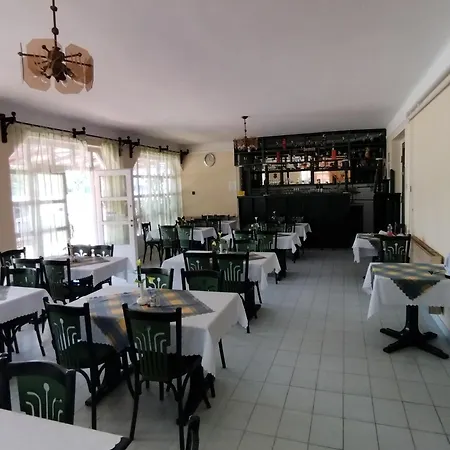 Start Panzio-etterem Guest house Hajduszoboszlo